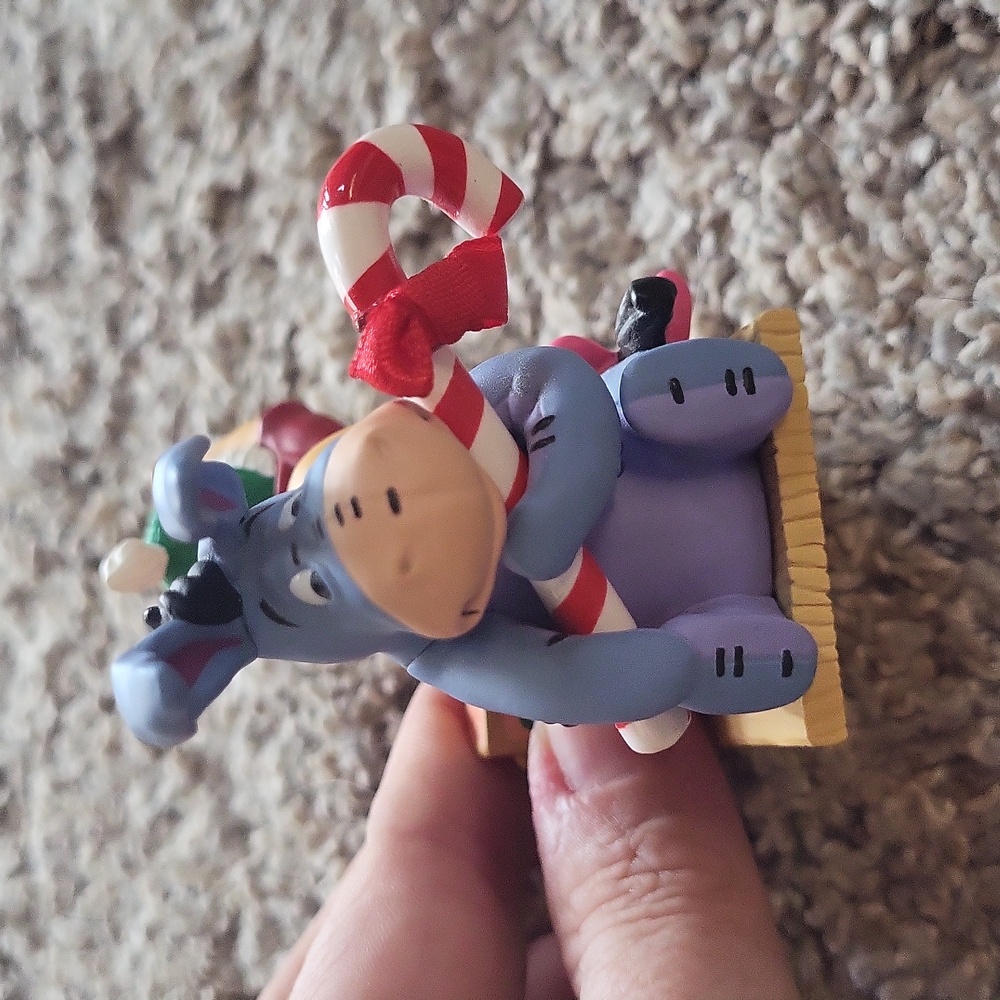 Vintage Hallmark Keepsake Ornament: Presents From Pooh - Picture 7 of 10